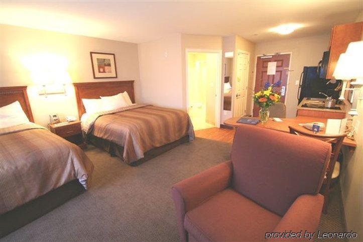 Candlewood Airport By Ihg Hotel 2*