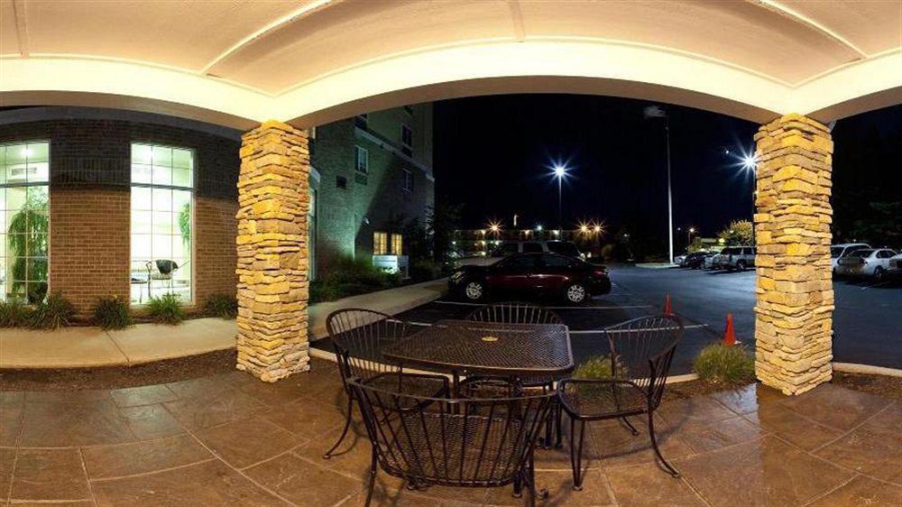 Hotel Candlewood Airport By Ihg 2*