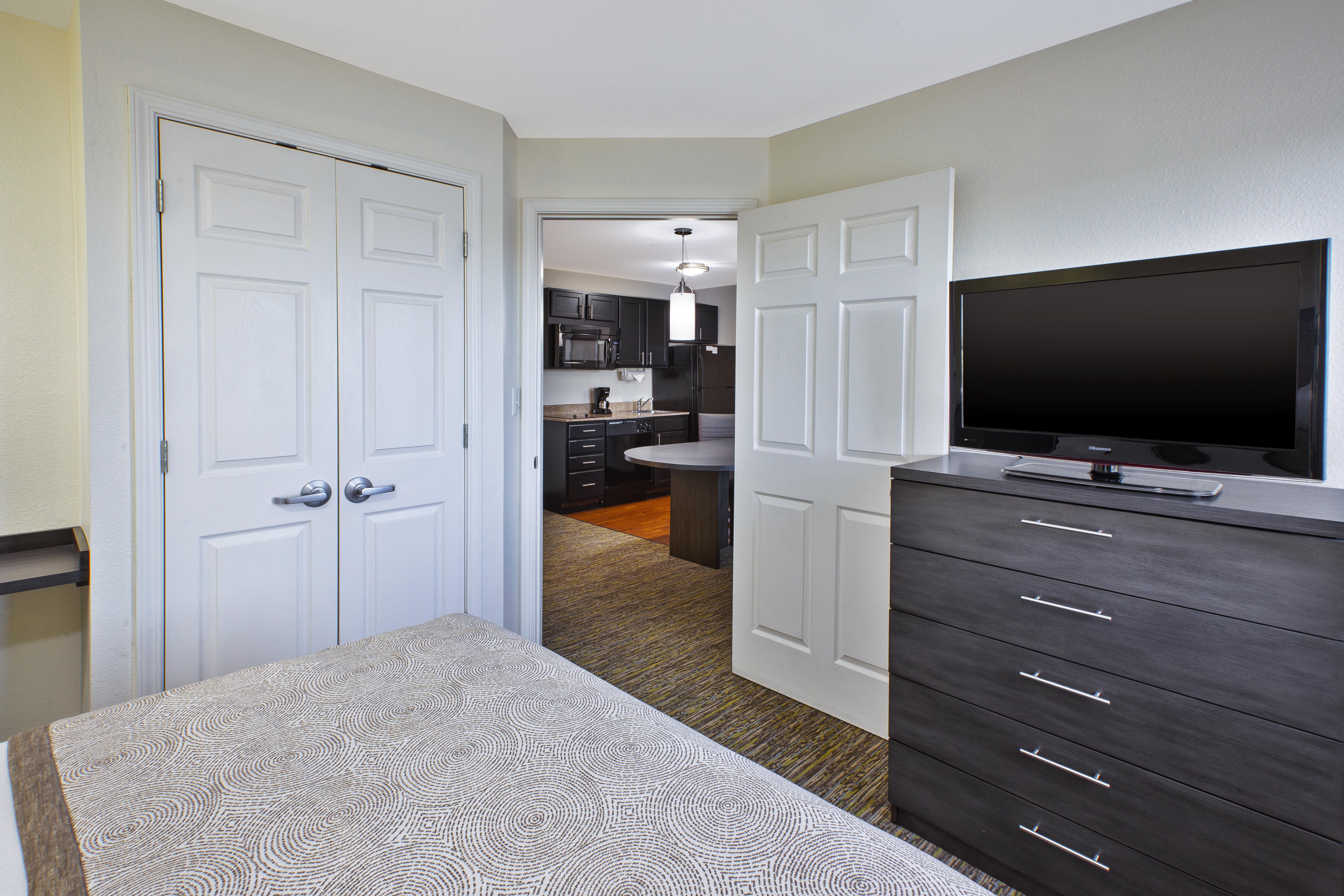 Candlewood Airport By Ihg 2*