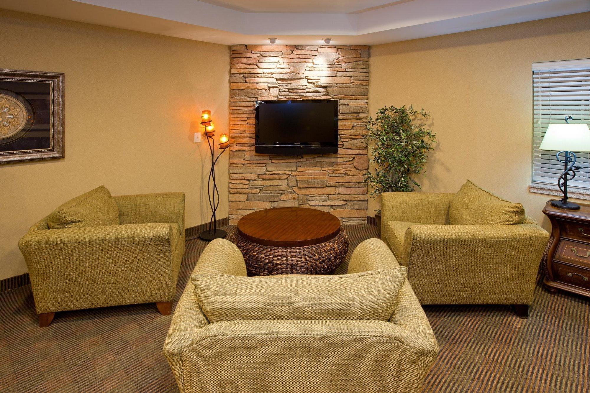 Candlewood Airport By Ihg Hotel Indianápolis