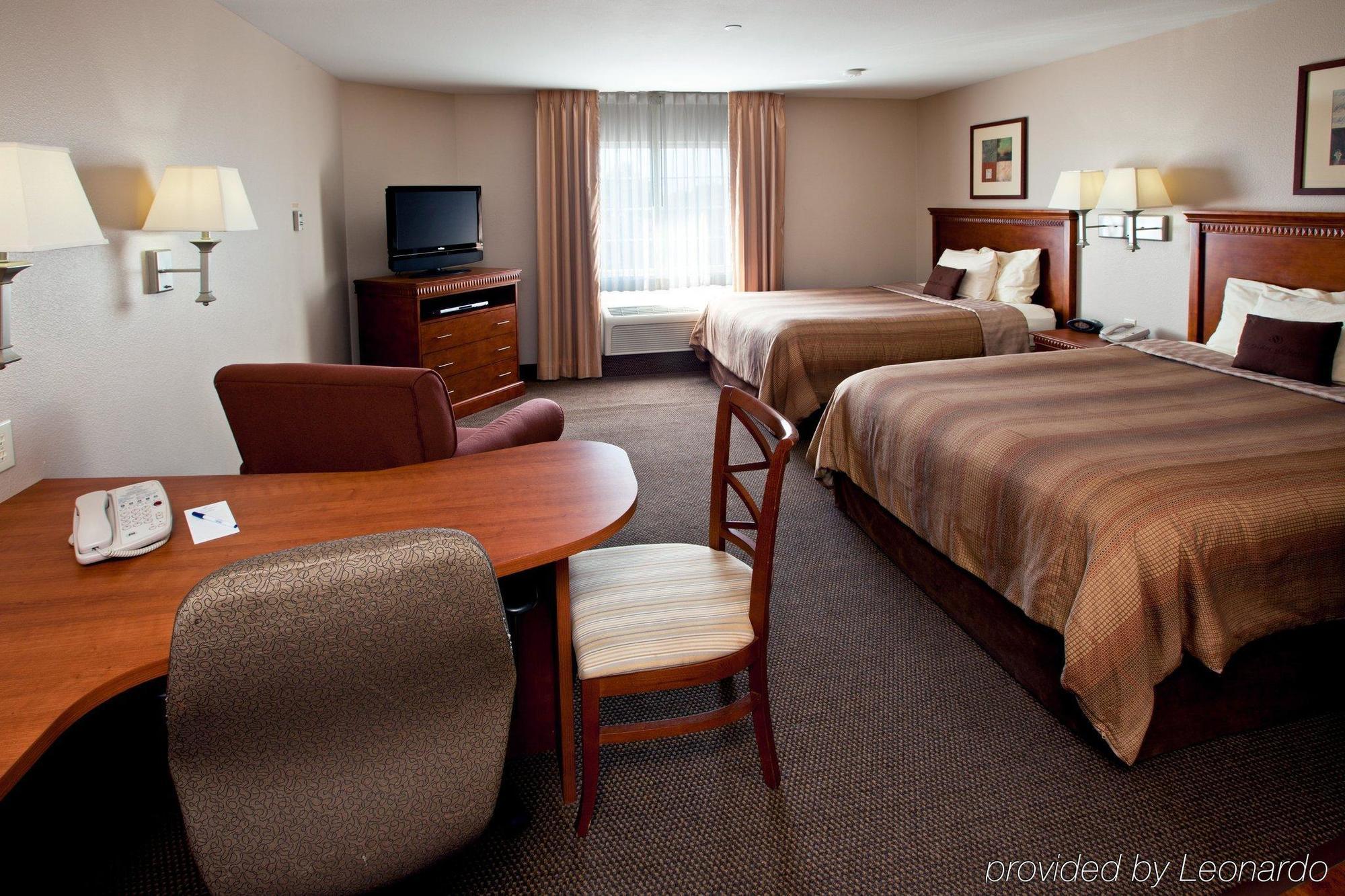 Candlewood Airport By Ihg Hotel 2*