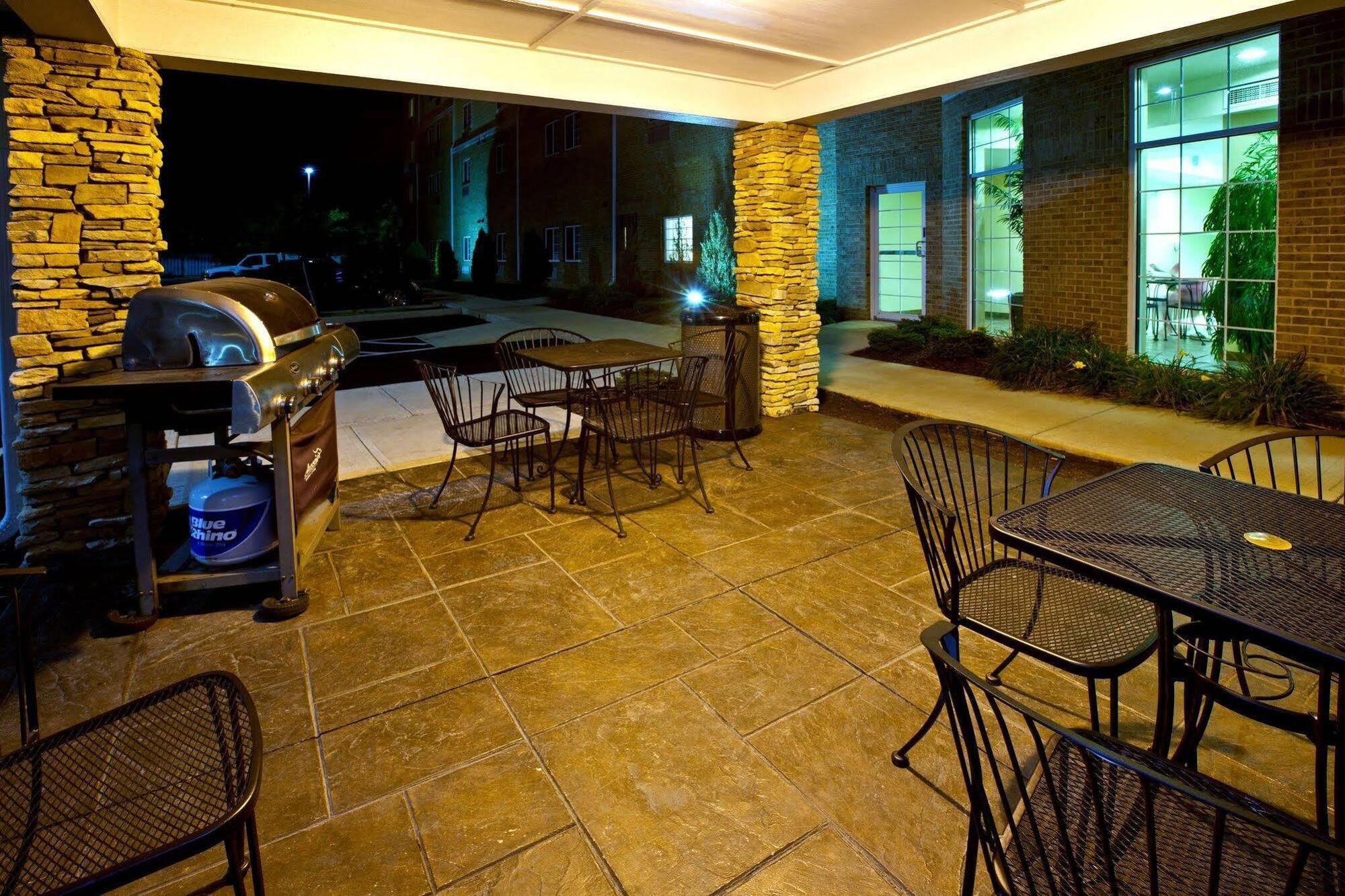 Hotel Candlewood Airport By Ihg