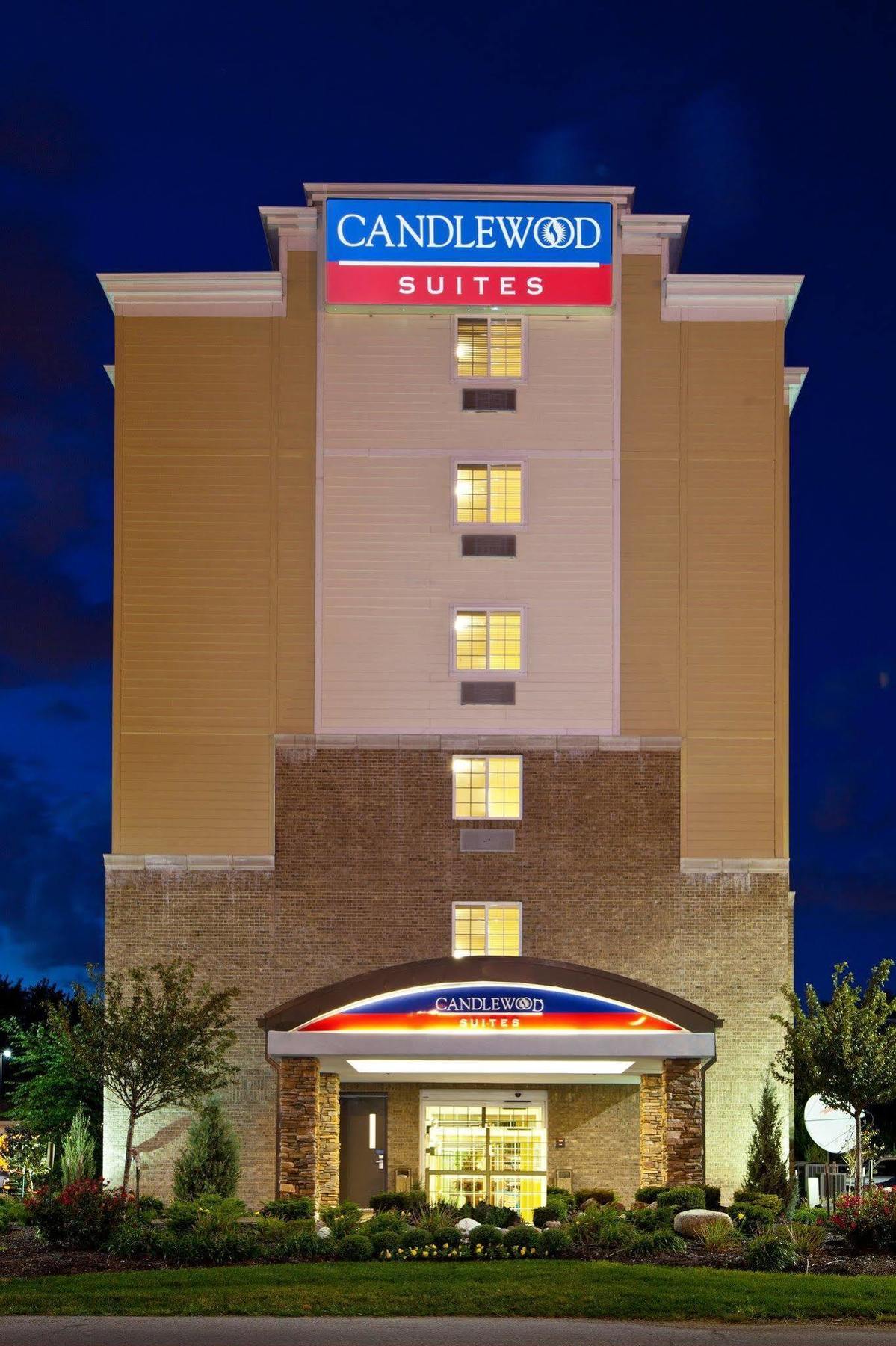 Hotel Candlewood Airport By Ihg 2*
