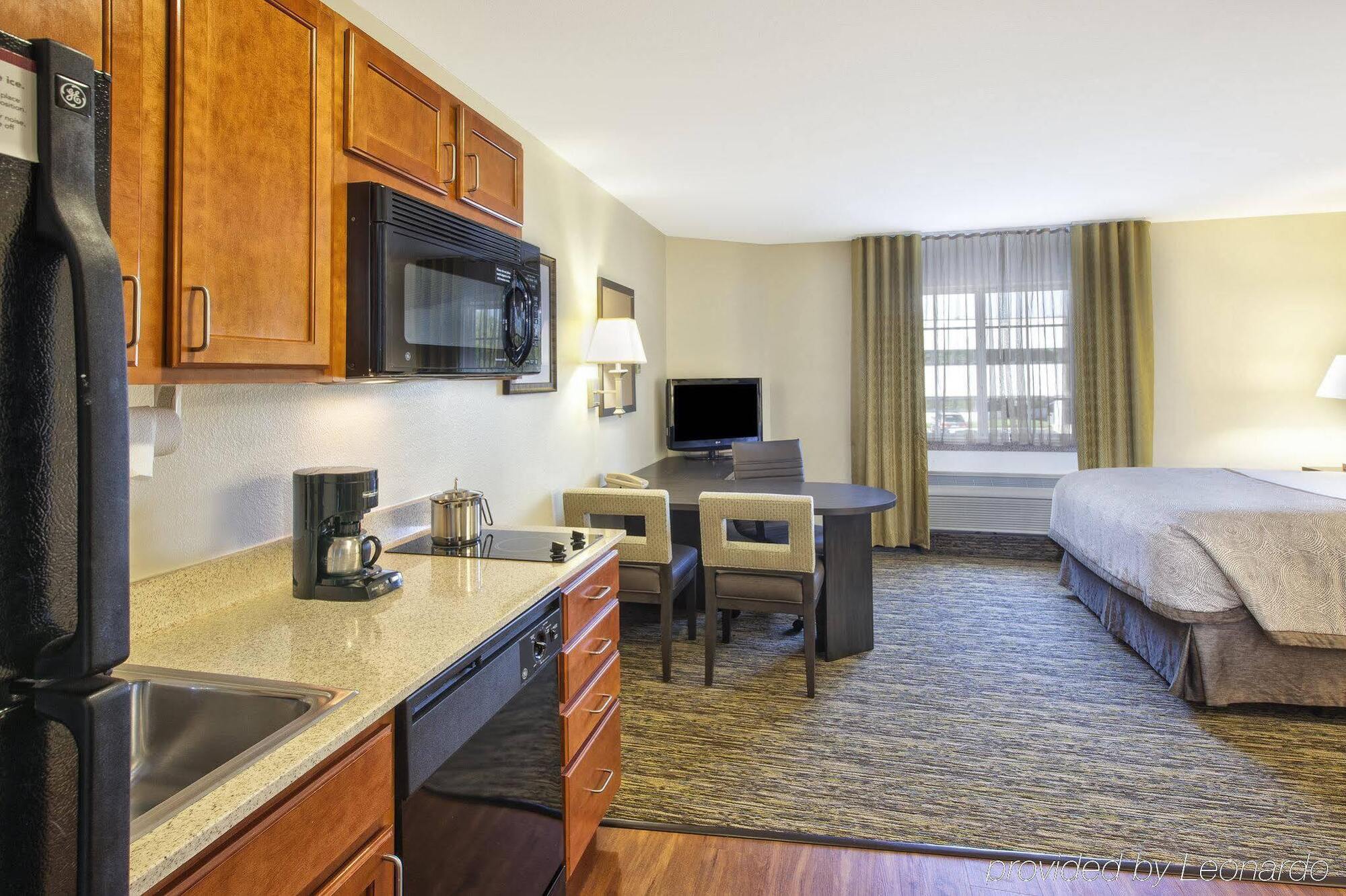 Candlewood Airport By Ihg